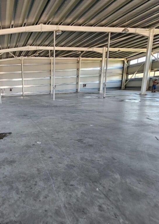 MAGAZINE ME QERA 500 M2 AUTOSTRADA KASHAR-THUMAN 65.000 LEKE