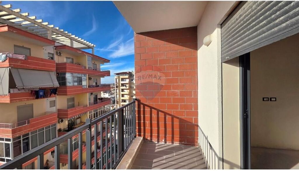 Apartament 1+1 ne shitje ne perballe ish shkolles se Naftes,Vlore.