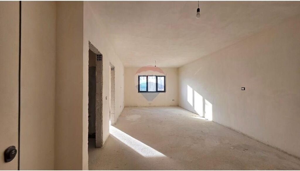 Apartament 1+1 ne shitje ne perballe ish shkolles se Naftes,Vlore.