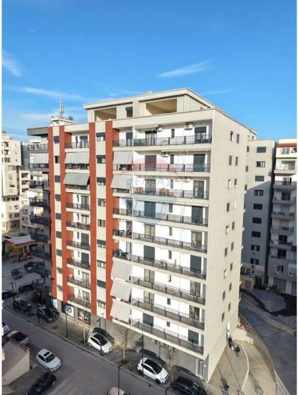 Apartament 1+1 ne shitje ne perballe ish shkolles se Naftes,Vlore.