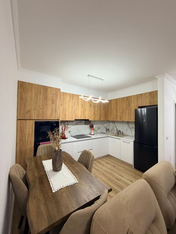 🏠 Appartamento 1+1 in affitto a Yzberisht – Palazzo Dea Bar