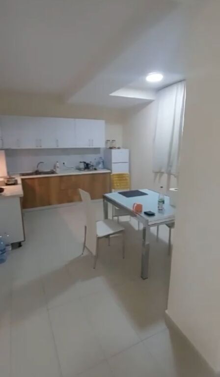 In affitto Appartamento 2+1, Gomito Di fronte al Nuovo Maternità 550 mila lek