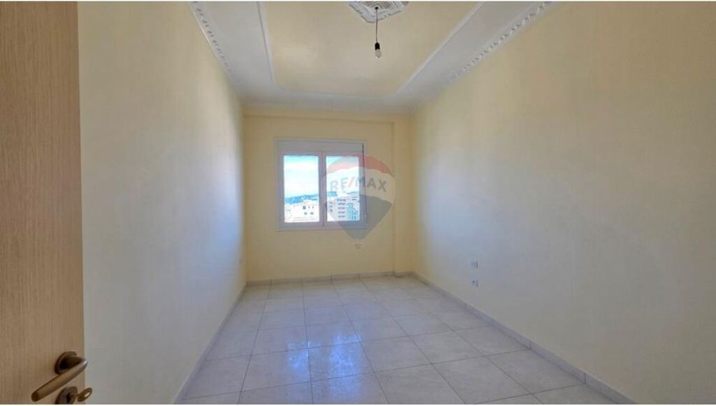 🏡 Shitet Apartament 2+1 në Transballkanike, Vlorë Pas Supermarket Haso
