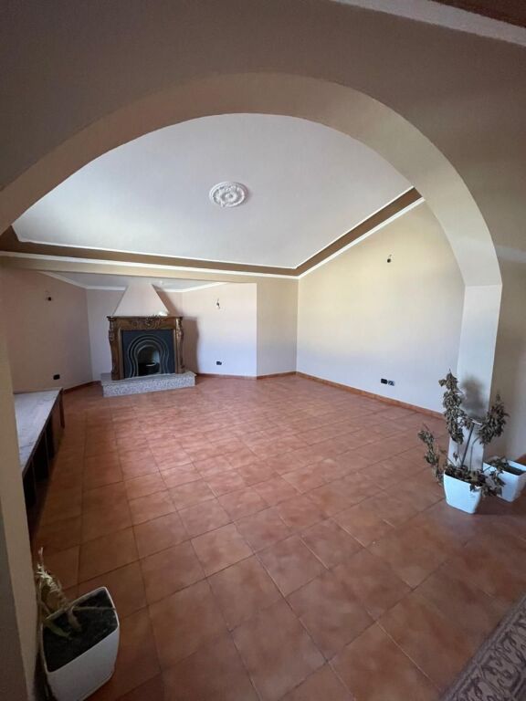 Appartamento a Shkozet con cortile e veranda