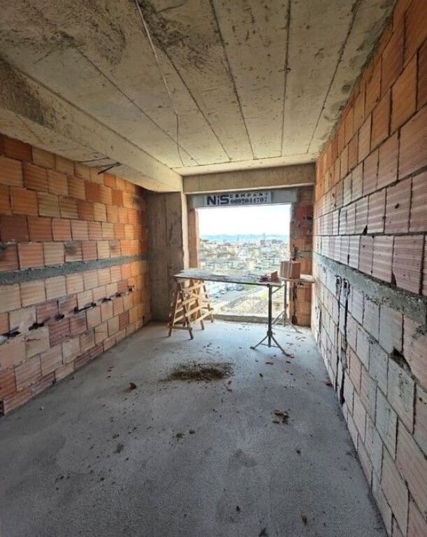 VENDESI APPARTAMENTO 2+1+2 AL KINOBLOCK IN PORCELAN!