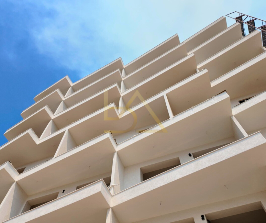 Shitet Apartament me Pishinë Private – Sarandë