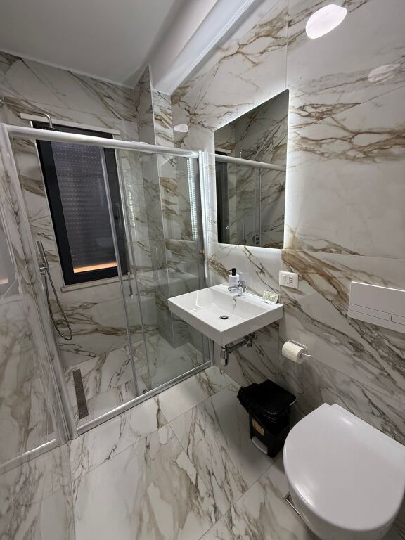 Jepet me qera apartament 2+1+2+Post Parkimi Rruga Qemal Stafa