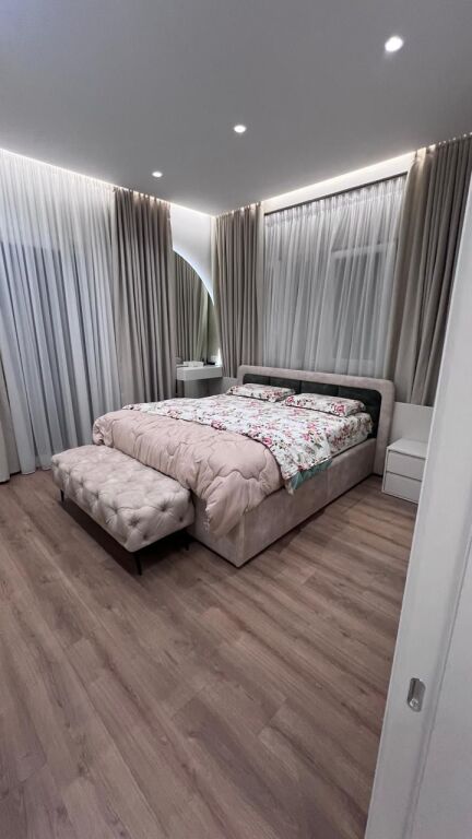 Apartament  luksos per qera 3+1+2+depo ne Selite