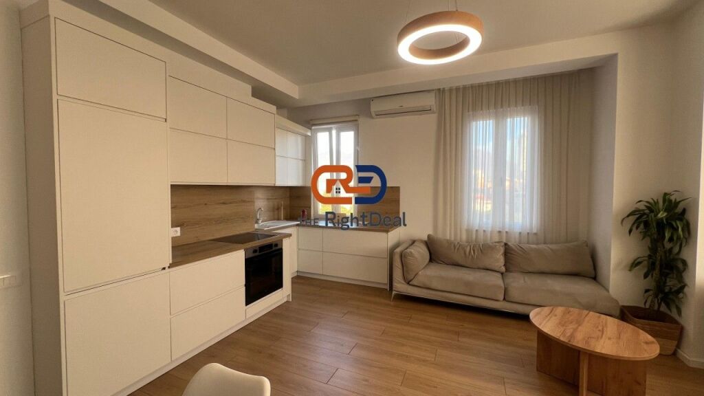 Ne Bllok, Jepet Me Qira Apartament 2+1+2 I Investuar Me Super Pamje!!!