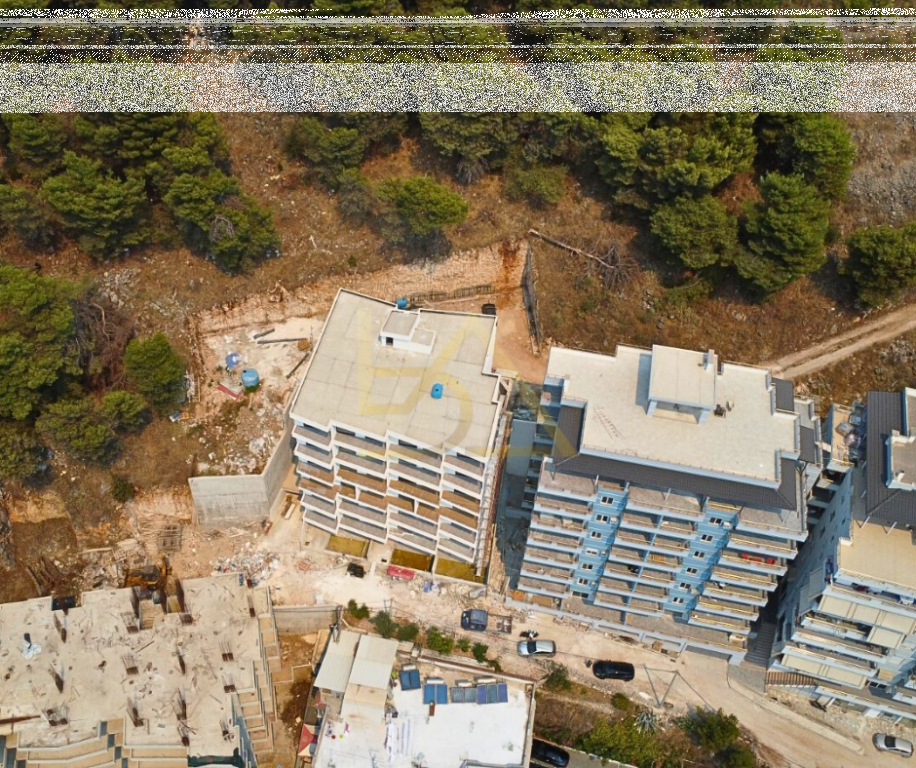 Shitet Apartament me Pishinë Private – Sarandë