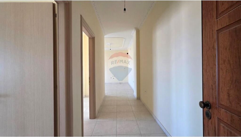 🏡 Shitet Apartament 2+1 në Transballkanike, Vlorë Pas Supermarket Haso