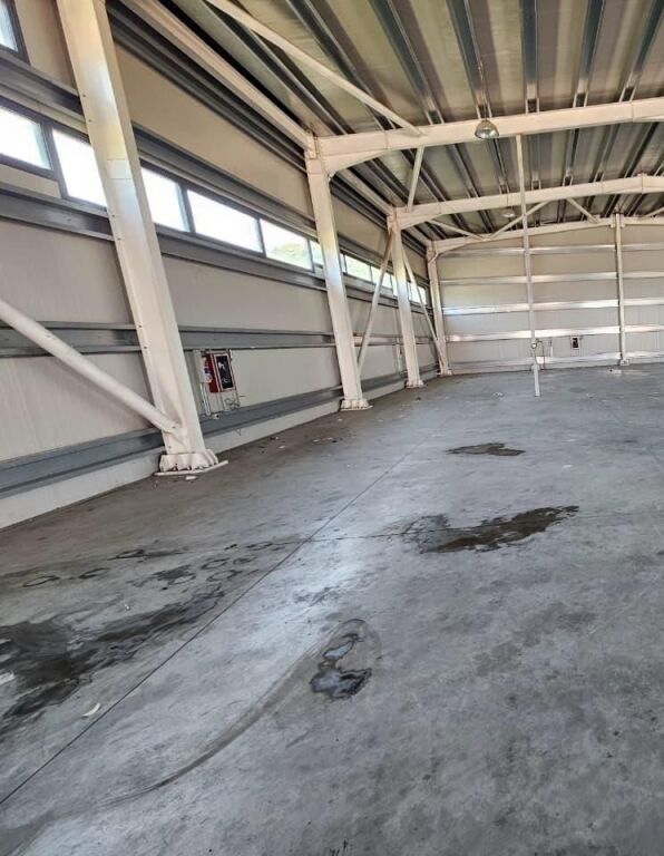 MAGAZINE ME QERA 500 M2 AUTOSTRADA KASHAR-THUMAN 65.000 LEKE