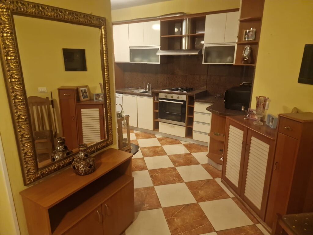 Eskluzive,Shitet apartament 2+1+2 tualete te Liqeni i Tiranes