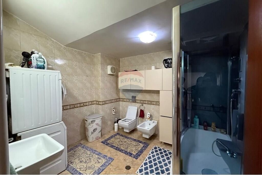 Apartament 3+1+2 +post parkimi Liqeni Thate !