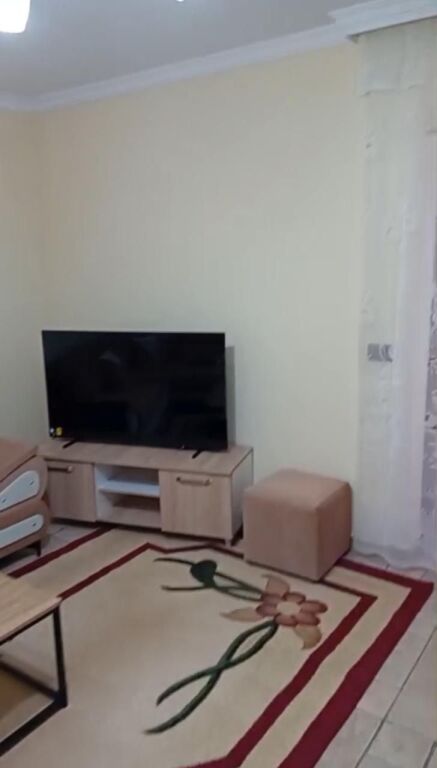 Jepet me qera Apartamenti 2+1 , Xhamlliku prane Rosman Lala ( rruga Qemal Stafa) 600 mije leke