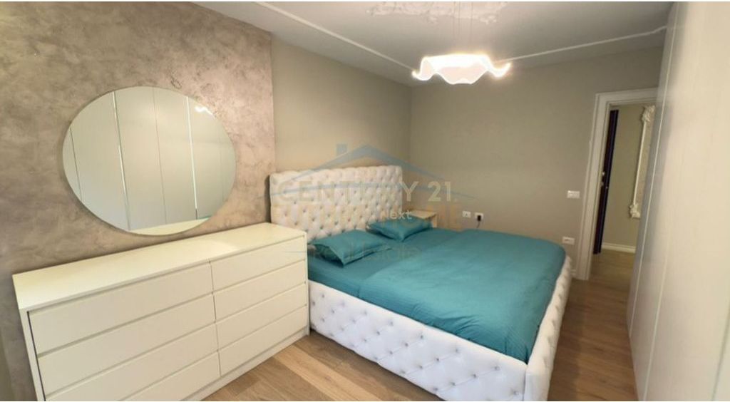 JEPET ME QERA PENTHOUSE NE YZBERISH