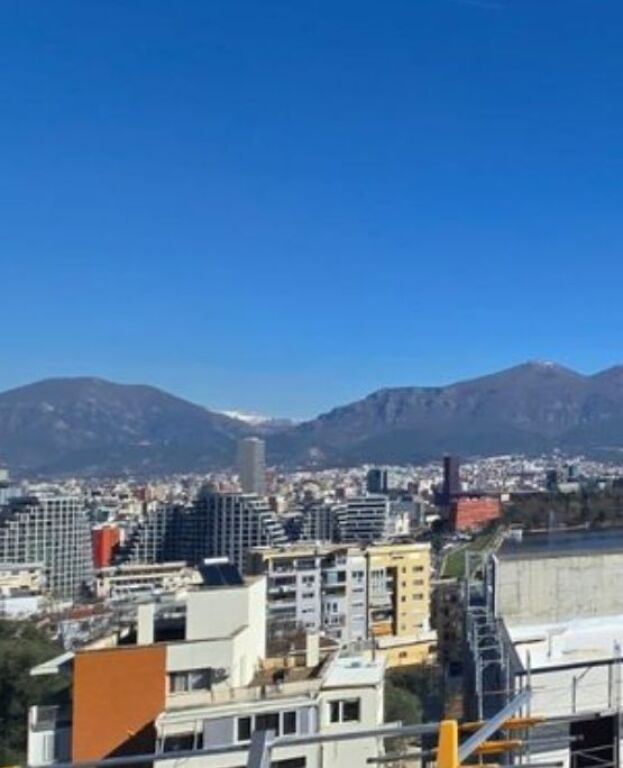 Shitet apartament 2+1