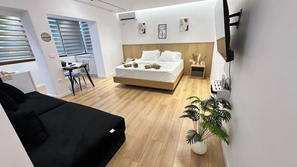 JEPET GARSIONIERE ME QIRA MINE PEZA