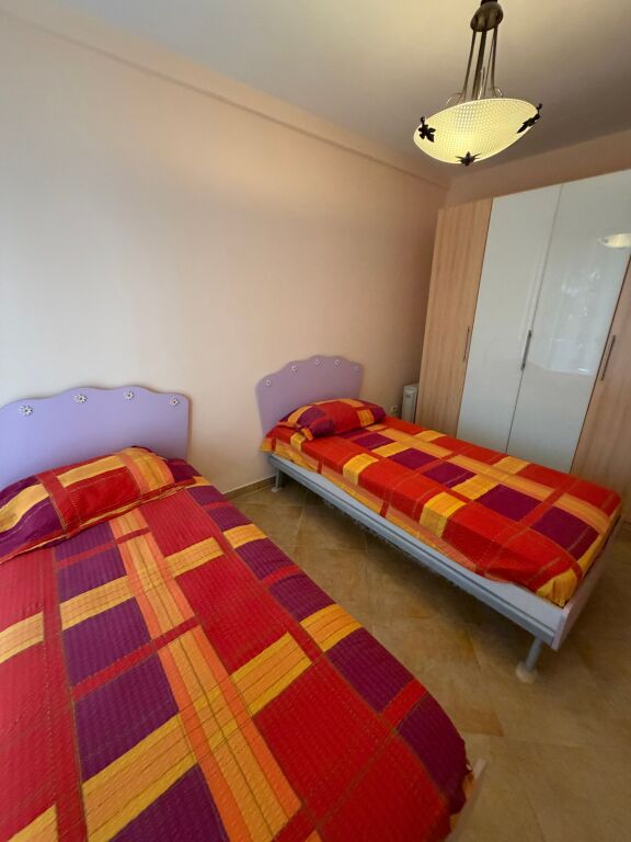 2+1,furnished at colombo complex,dry lake,750 euros with parking