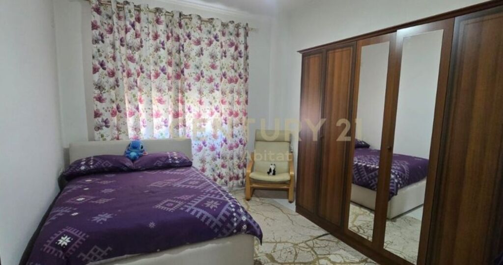 Shitet apartament 2+1