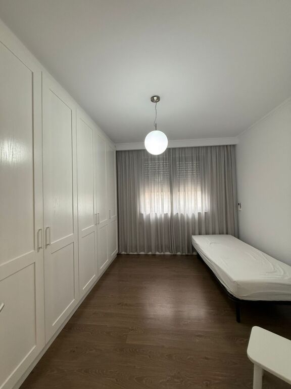 Esclusivo, 21 Dhjetori, Vecchio Parco! Offriamo in affitto un appartamento 2+1+2 presso "Rezidenca Alba"!