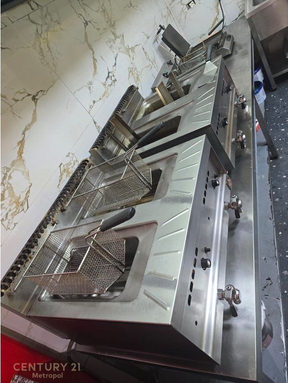 Vendita Attività Fast Food sulla Strada Principale, Vicino al Merlo 19.000 €