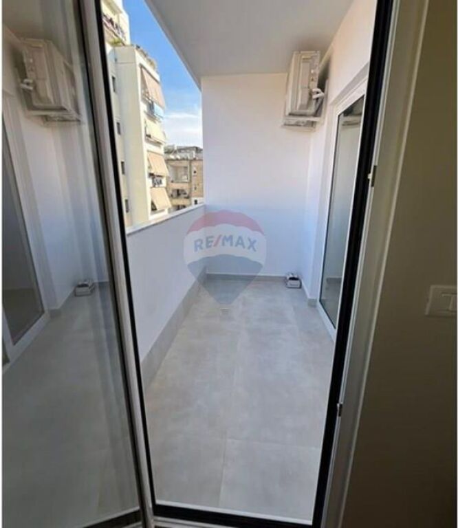 Shitet apartament 1+1 te Mine Peza.