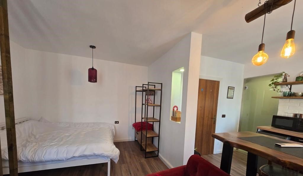 Garsoniere per Qira tek 21 Dhjetori - 42,000 ALL