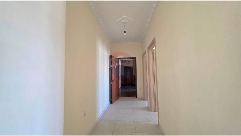 🏡 Shitet Apartament 2+1 në Transballkanike, Vlorë Pas Supermarket Haso