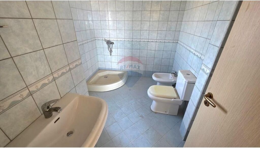 🏡 Shitet Apartament 2+1 në Transballkanike, Vlorë Pas Supermarket Haso