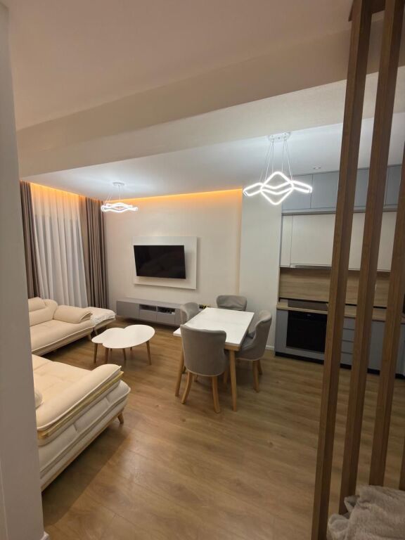 Jepet me qera Apartament 1+1  Adresa : Kaimi Ali Demi  Kati 3  E mobiluar  Cmimi 480 mij lek  Ne cmim perfshir internet dhe administrim