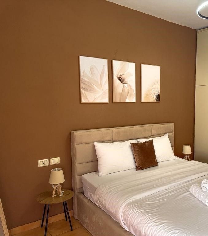 Affittiamo appartamento 1+1+posto auto, in "Rruga e Barrikadave", Tirana!