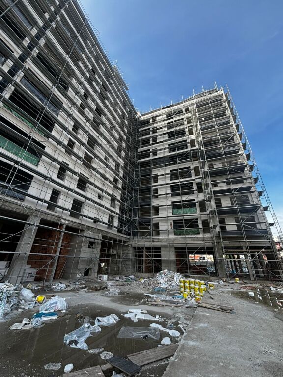 Shitet Apartament 2+1 pranë Rrethrrotullimit të Klanit