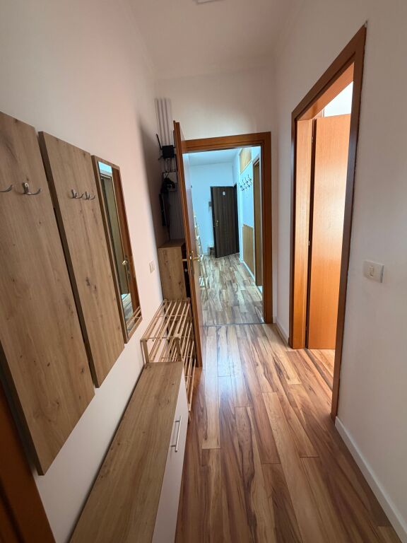 3+1,i mobiluar,liqeni i thate,1350 euro me parkim