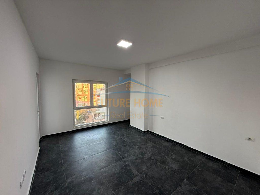 Shitet, Apartament 2+1+2 ,Zogu i Zi,Tiranë