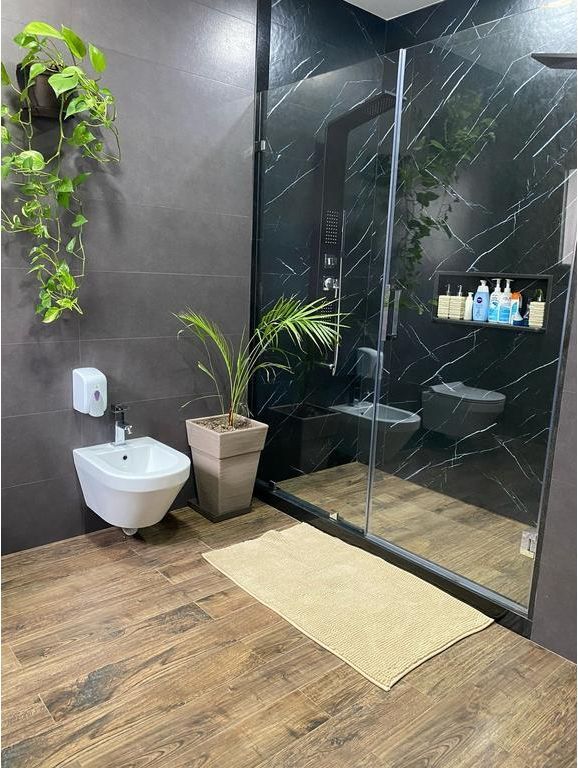 JEPET ME QERA PENTHOUSE NE YZBERISH