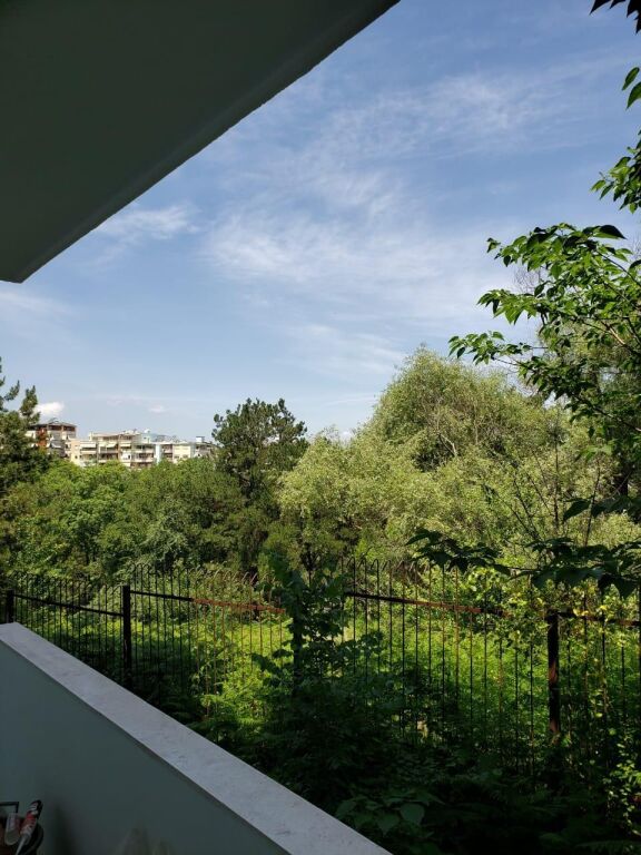 Jepet apartament bosh me qera Tek Xhamia e kopshtit botanik