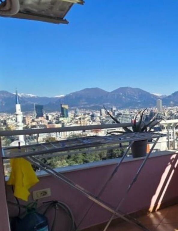 Shitet apartament 2+1