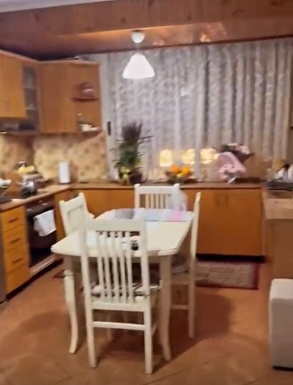 Appartamento 2+1 di fronte a Petro Nini