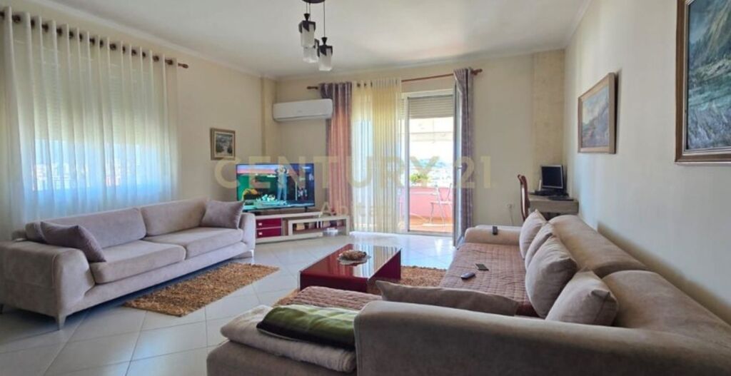 Shitet apartament 2+1