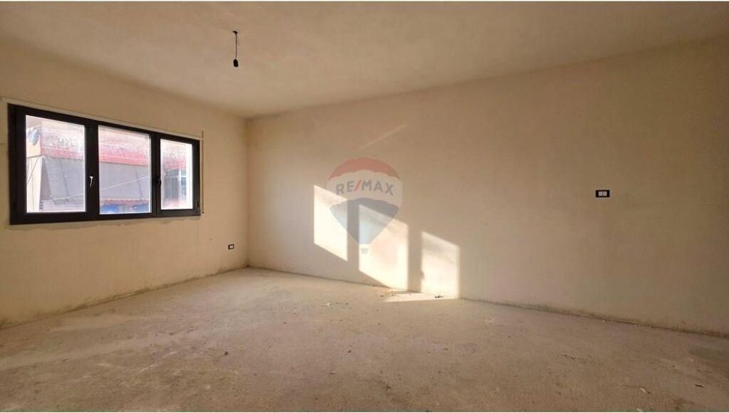 Apartament 1+1 ne shitje ne perballe ish shkolles se Naftes,Vlore.