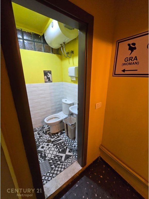 Vendita Attività Fast Food sulla Strada Principale, Vicino al Merlo 19.000 €