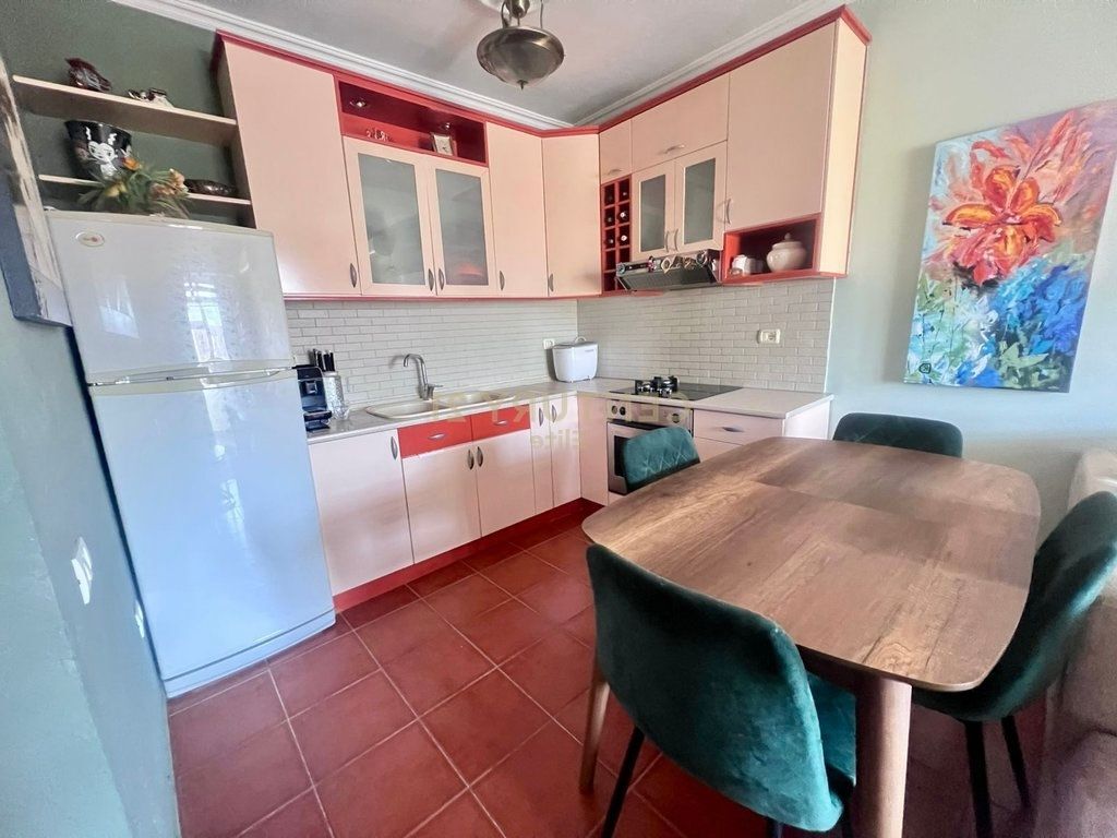 Apartament me qera 1+1 te 5 Maj pran Concordit