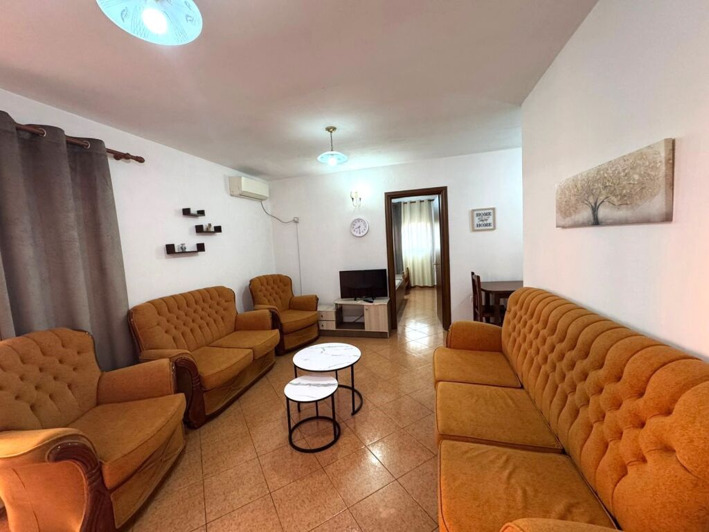 Jepet apartament me qera 1+1 ne Myslym Shyri , prane Bar Momo-47.000 leke