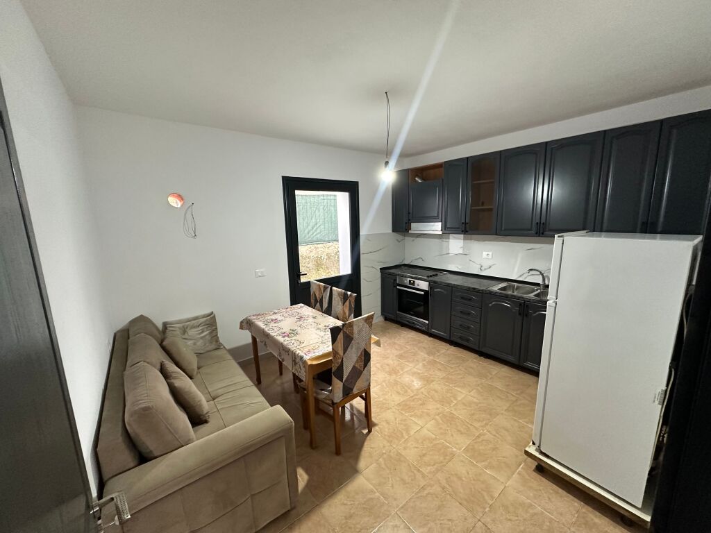 Shtepi private 2+1 me qera ne Misto Mame Yzberisht