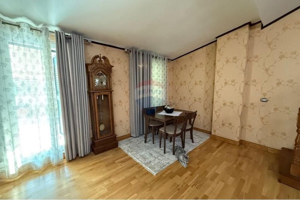 Apartament 3+1+2 +post parkimi Liqeni Thate !