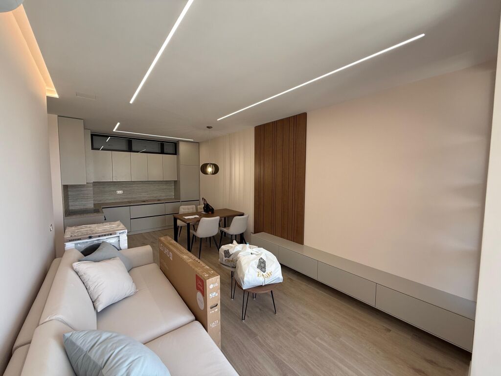 Apartment 1+1 for rent  📍 Location: Golden Tower Residence, Mine Peza, Tirana 🏢 Floor: 8 (newly completed building) 🛋️ Condition: Newly furnished 💰 Price: 1200€ / month