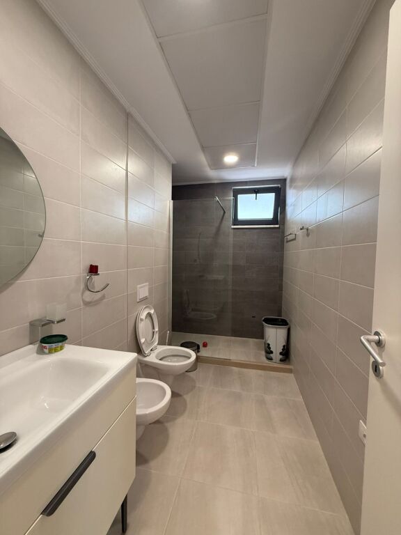 Esclusivo, 21 Dhjetori, Vecchio Parco! Offriamo in affitto un appartamento 2+1+2 presso "Rezidenca Alba"!