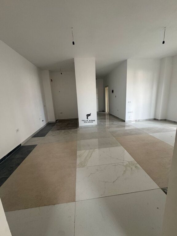 VENDESI APPARTAMENTO 2+1+2 MZEZE - FUSHE 140.000 EURO