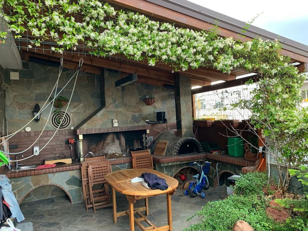 JEPET ME QERA PENTHOUSE NE YZBERISH